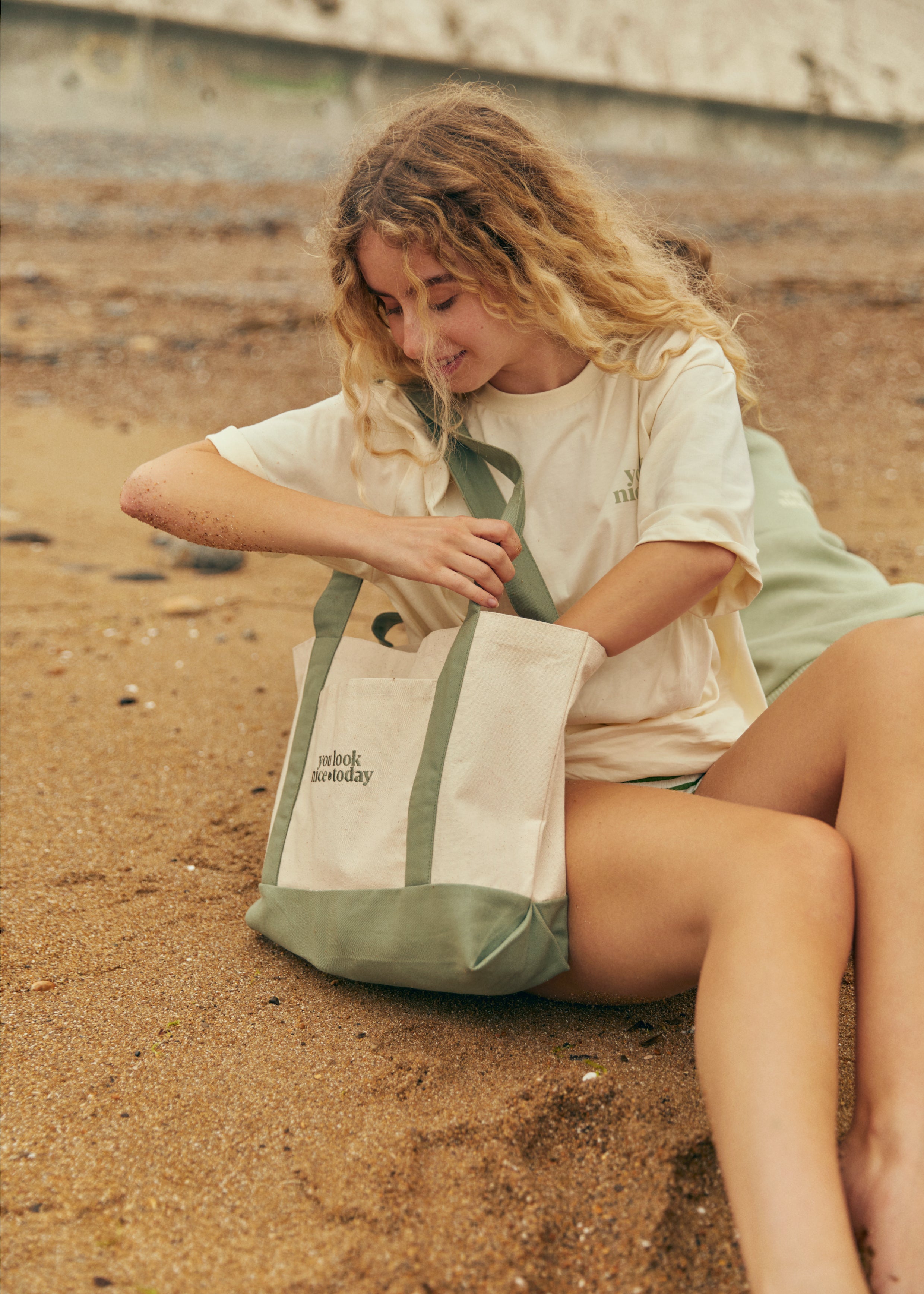 BAILEY: The 100% vegan leather bag designed for the future by Melina Bucher  — Kickstarter